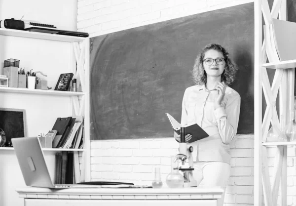 Educational process concept. Educational program for primary school. Educational methods include storytelling discussion teaching training and directed research. Girl adorable teacher in classroom — Stock Photo, Image