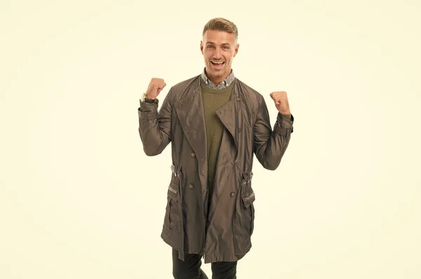 Hombre guapo feliz sin afeitar en estilo casual aislado en blanco, felicidad — Foto de Stock