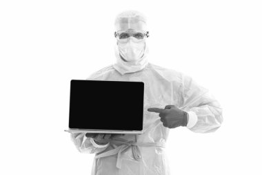 Doktor Epidemiyoloji uzmanı Coronavirus salgını sırasında solunum maskesi ve koruyucu kostüm takıyor.