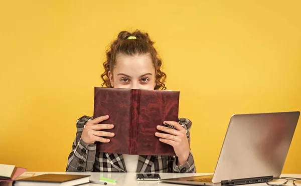 Teen girl study at home. Education course. Information to learn. Modern school. Homeschooling concept. Communication social networks. Distance learning. Pupil with book. Smart student. Self education — Stock Photo, Image