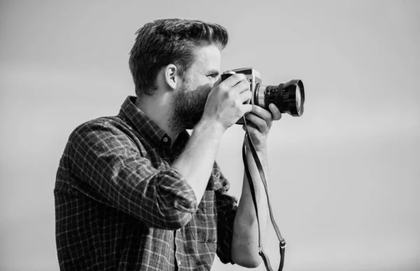 Life well captured. photographer in glasses. sexy man touristic reporter. capture adventure. journalist. travel with camera. male fashion style. looking trendy. macho man with camera — Stock Photo, Image