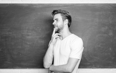 Tahtadaki adam. Bilgileri buraya getir. Üniversite hayatı. Genç öğretmen. Öğretmenler günü. özel ders. Okula dönüyorum. Üniversite online kursları. Yurt dışında. Sınıftaki öğrenci.