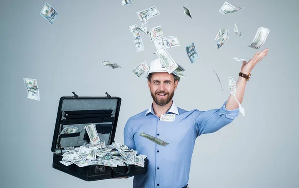 Ik ben rijk. financieel concept. volwassen bebaarde zakenman met geld geval. — Stockfoto