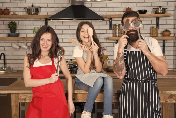 Glad familj matlagning semester måltider tillsammans, hälsosam mat koncept — Stockfoto