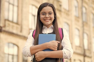 Eğitim için harika bir yer. Mutlu çocuk okula geri döndü. Resmi eğitim. Özel ders. Özel ders. 1 Eylül. Başla. Bilgi toplama günü. Eğitim yoluyla beceriler geliştir