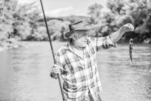 Lets go fishing. summer weekend. Big game fishing. retired bearded fisher. Trout bait. fisherman with fishing rod. hobby and sport activity. pothunter. mature man fly fishing. man catching fish — Stock Photo, Image