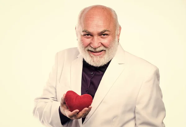 Heren concept. Een echte heer. Goed verzorgde knappe bebaarde man draagt smoking. Romantiek en daten. Senioren romantische ziel. De mens staat symbool voor de liefde. Dating diensten voor ouderen — Stockfoto