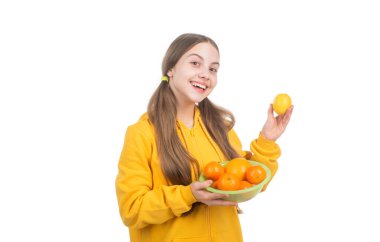 Güzel gülümseme. sağlıklı bir hayat. diyet ve cilt güzelliği. Turunçgil meyveli mutlu genç kız..