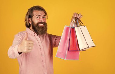 Vahşi sakallı erkek hediye paketi, Kara Cuma.