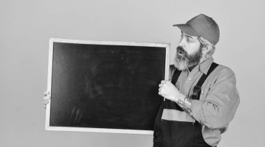 Tamirci teknik işler yapıyor. İnsan işçi tahtası kopyalama alanı tutar. Elektrikçi tesisatçı tamirci. Tamirci. İnşaat işçisi. Teknisyenleri tamir ediyorum. Oda servisi şirketi. Sunduğumuz hizmetler