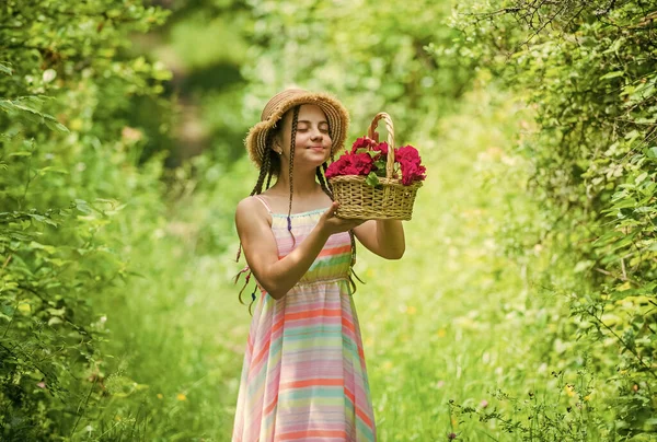 Thinking of ecology. female beauty and fashion. childhood happiness. happy kid gather flowers. child walk in spring park or garden. small girl with summer rose bouquet. summer holiday and vacation — Stock Photo, Image