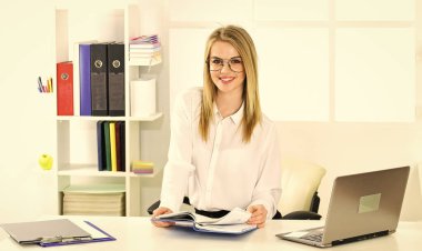 Elinden gelenin en iyisini yapmaya çalış. Ürün geliştirme ve artan marka farkındalığı. Dijital pazarlama. Sosyal medya editörü. Dizüstü bilgisayarı olan pazarolog kız. Pazarlama Tanıtım Uzmanı