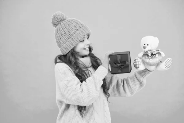 Excitement. st nicolas day. xmas shopping sales. new year souvenir. thank you. keepsake box. small girl warm clothes hold gift. toy bear and present box. surprise for her. favor on winter holidays — Stock Photo, Image