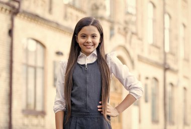 Daha fazlasını başarmak için çalış. İlkokulda mutlu çocuk eğitimi. Ev ödevi. Evde eğitim. Resmi eğitim. Özel ders. Okula dönelim. Öğrenmenin başladığı yer