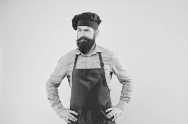 Sakallı adam aşçı servis restoranı kişiselleştirilebilir menü sağlar