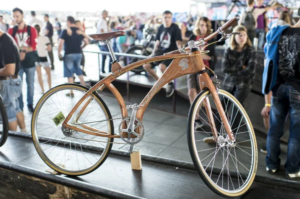 Bicicleta de madera — Foto de Stock