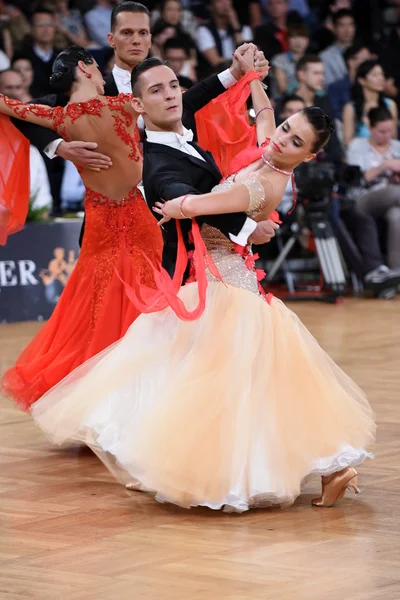 Ballroom dancers — Stock Photo, Image