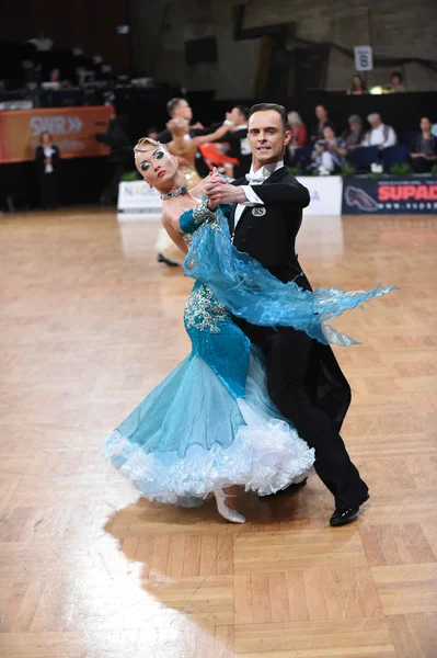 Pareja de baile de salón —  Fotos de Stock