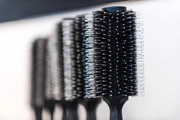 Brosses à cheveux noir et blanc — Photo