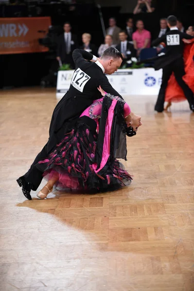 Ballroom dans paar, dansen op de concurrentie — Stockfoto