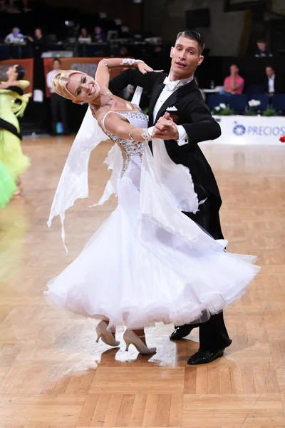Balli in sala coppia, ballando alla competizione — Foto Stock