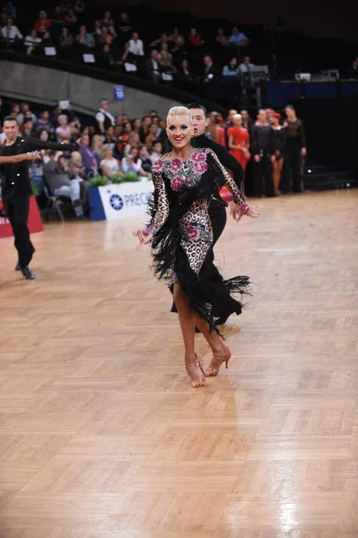 Latin american couple dancing at the competition — Stock Photo, Image