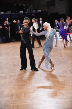 Yarışmada dans latin Amerika Çift