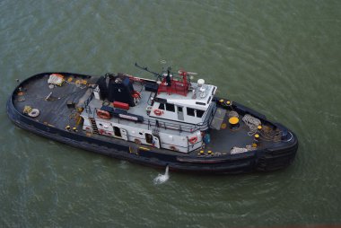 Panama Kanalı Harbor'da römorkör tekne