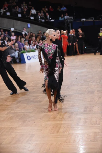 Yarışmada dans latin Amerika Çift — Stok fotoğraf