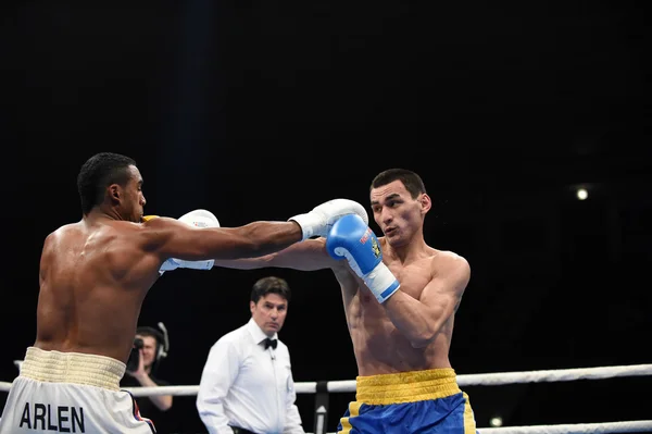 World series of boxning: Ukraina Otamans vs Kuba Domadores — Stockfoto