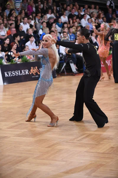 Ζευγάρι της Λατινικής Αμερικής χορό στον διαγωνισμό — Φωτογραφία Αρχείου
