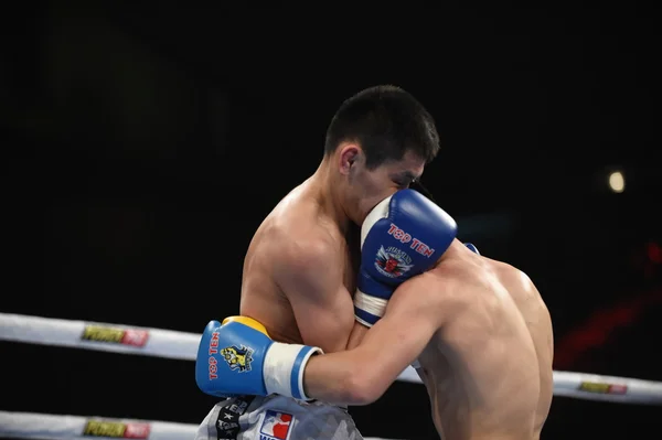 Boxweltmeisterschaft: Ukrainische Otamane gegen russisches Boxteam — Stockfoto