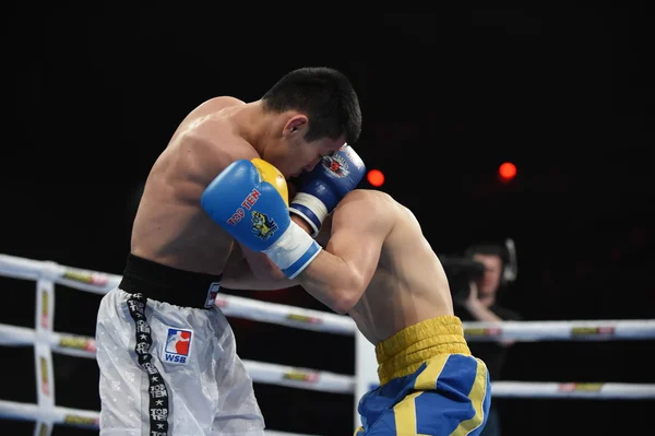 Boxweltmeisterschaft: Ukrainische Otamane gegen russisches Boxteam — Stockfoto