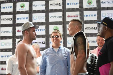 Olimpiyat Şampiyonu Aleksandr Usyk Ukrayna'dan resmi ağırlık-in devam Johnny Muller karşı mücadele