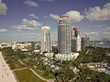 Deniz sahili. Miami Güney Sahili hava manzarası. Miami marinası, Florida 'daki Skyline hava sahası. Miami 'nin güney sahili. Güney Sahili, ABD 'de liman manzarası. Skyline panorama. Lüks Miami.