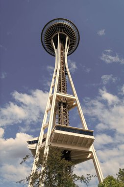 Seattle, Washington, ABD - 26 Temmuz 2024: Seattle tarihi. Uzay iğnesi gözlem kulesi. Modern Seattle mimari simgesi. Uzay iğnesinin mimarisi. Kule mimarisi simgesi.
