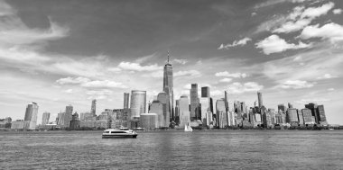 New York, Birleşik Devletler. Aşağı Manhattan silueti. New York, Manhattan 'ın ortasındaki New York şehrinin manzarası. NYC, ABD, Manhattan. New Jersey 'den New York. Manhattan şehir merkezi..