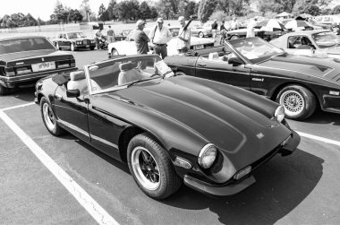 Chicago, Illinois, ABD - 08 Eylül 2024: TVR S serisi üstü açık spor araba, köşe manzaralı. Retro spor araba. Üstü açık TVR S araba. Chicago Oto Fuarında TVR 3000 S.