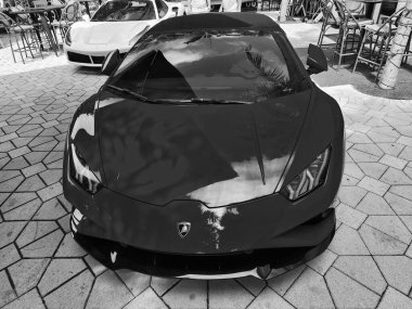 Miami Beach, Florida USA - 8 Haziran 2024: Lamborghini Huracan Miami plajı. Lamborghini lüks bir İtalyan otomobil üreticisi.