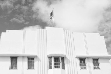 Ocean Drive Florida 'daki Miami Plajı. Art Deco mimarisi. Mimari bina. Art deco. Mimari bölge Art Deco. Miami sahilinin modern binası. Okyanus yolculuğu. ABD bayrağı.