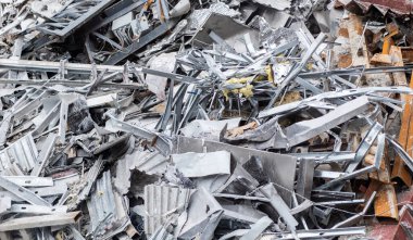 Alüminyum hurda metal. Alüminyum ekstrüzyon profili. Alüminyum tüplü inşaat alanı deposu. Çelik çıkarma. Endüstriyel. İnşaat alanında alüminyum sanayi ihracatı.