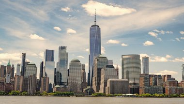 New York, Birleşik Devletler. Manhattan 'ın ortasındaki New York şehrinin silüeti. ABD, New York, New York, Manhattan. Aşağı Manhattan silueti. New Jersey 'den New York. Manhattan şehir merkezi. Amerikan finans merkezi