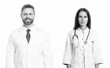 Tıp kliniğinde steteskop kullanan hemşire ve doktor. Stajyer doktorla birlikte hastanede profesyonel terapist. Tıp konsepti. Steteskop kontrolü. Steteskoplu beyaz önlüklü bir doktor..