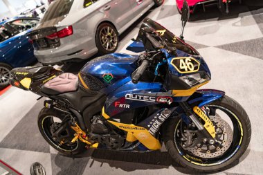 New York City, ABD - 28 Mart 2024: Auto Show 2024. Motosiklet Honda CBR600RR. Süper spor bisikleti. Yüksek performanslı motosiklet. Motosiklet yarışı Honda CBR600RR, yan görüş. Honda CBR600RR motosikleti.