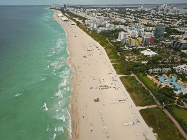 Deniz sahilinde rahatla. Miami Güney Sahili hava manzarası. Miami marinası, Florida 'daki Skyline hava sahası. Miami 'nin güney sahili. Güney Sahili, ABD 'de liman manzarası. Skyline Panoraması.