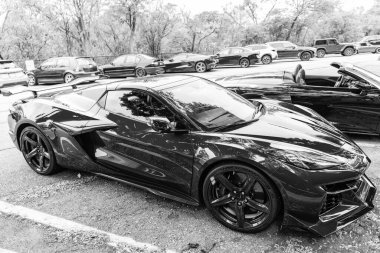 Chicago, Illinois - 29 Eylül 2024 Chevrolet Corvette Z06 LT siyah ve kırmızı. Chevrolet Corvette Z06 Yolda