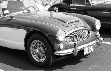 Chicago, Illinois, ABD - 08 Eylül 2024: Austin Healey 3000 MKIII iki koltuklu, üstü açılabilir eski araba, köşe manzaralı. Retro araba. Retro Austin Healey 3000 MKIII arabası. Chicago 'dan Austin Healey