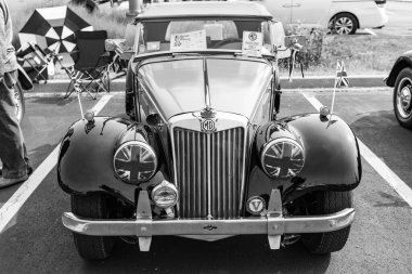 Chicago, Illinois, ABD - 08 Eylül 2024: MG TF spor üstü açık spor araba, ön görüş. Retro mavi spor araba. Üstü açık MG TF araba. Chicago 'da MG TF