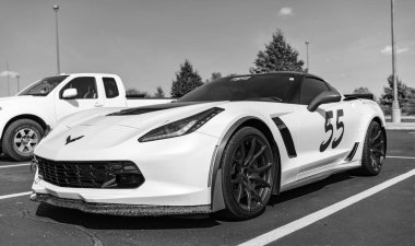 Chicago, Illinois, ABD - 08 Eylül 2024 Chevrolet Corvette C7 Chevy spor araba, köşe manzaralı. Chevy spor araba. Chevrolet Corvette C7 arabası. Chicago 'da Chevrolet Corvette C7