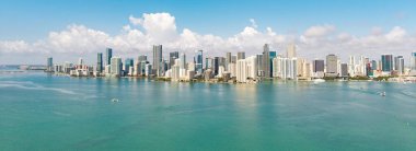 Brickell 'ların gökyüzü manzarası. Brickell Miami 'nin panoramik şehir manzarası. Brickell 'in gökdelenleri. Brickell finans bölgesinin manzarası. Brickell, Miami Sahili.
